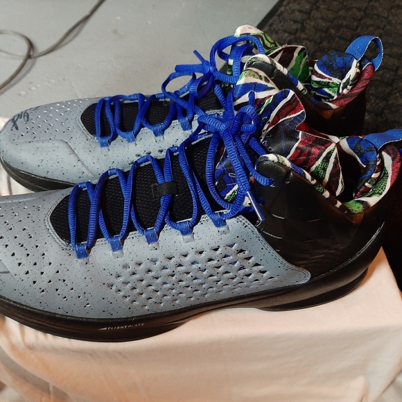 Jordan m11  Melo concrete island (signed game worn - Picture 1 of 4